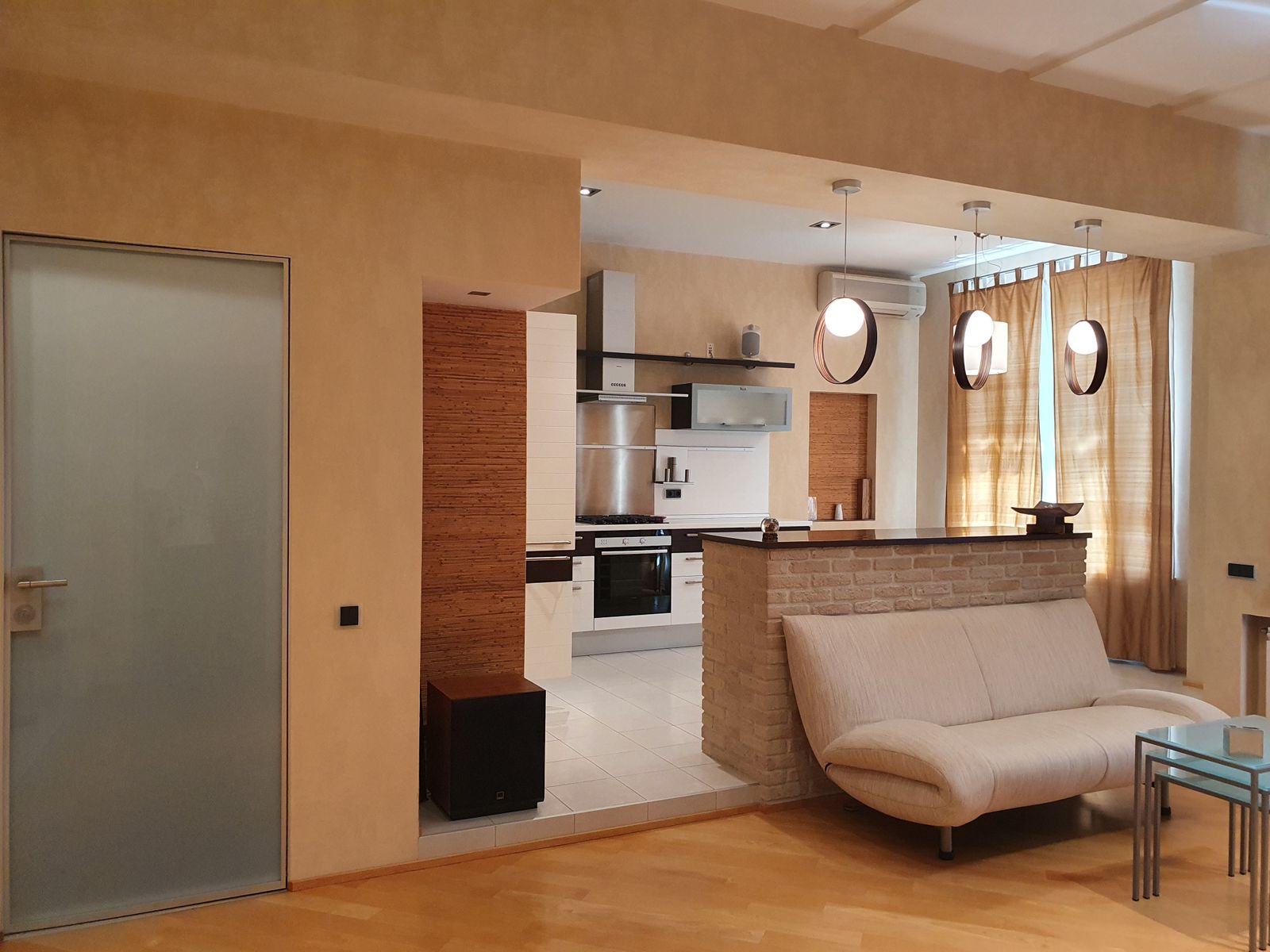 Жити у серці Києва. Скільки коштують квартири на Хрещатику: ціни та фото